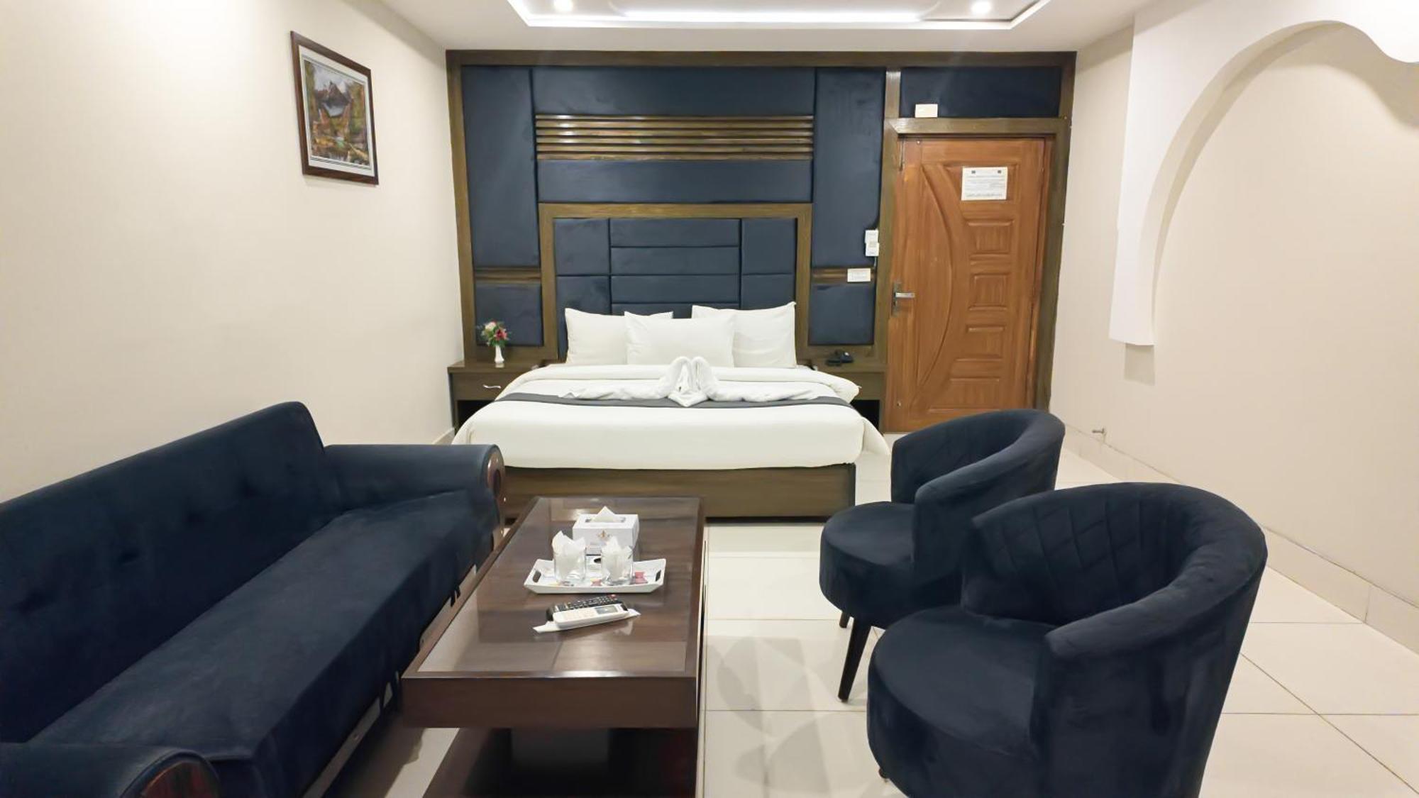Hotel Crown Inn מולטאן מראה חיצוני תמונה